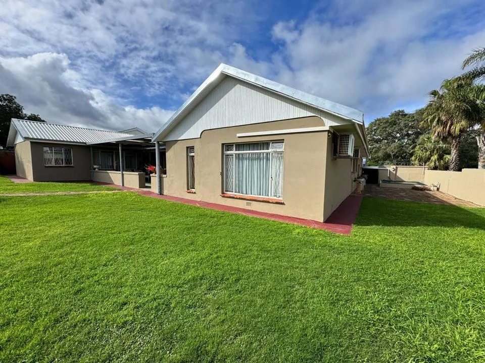 4 Bedroom House for sale in Janssendal