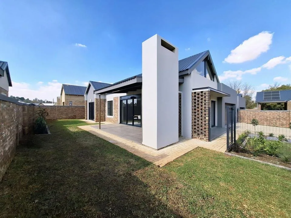 3 Bedroom House for sale in Van Der Hoff Park