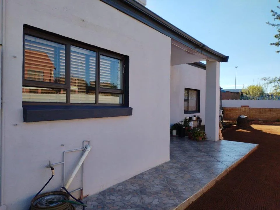 4 Bedroom House for sale in Kimberley North