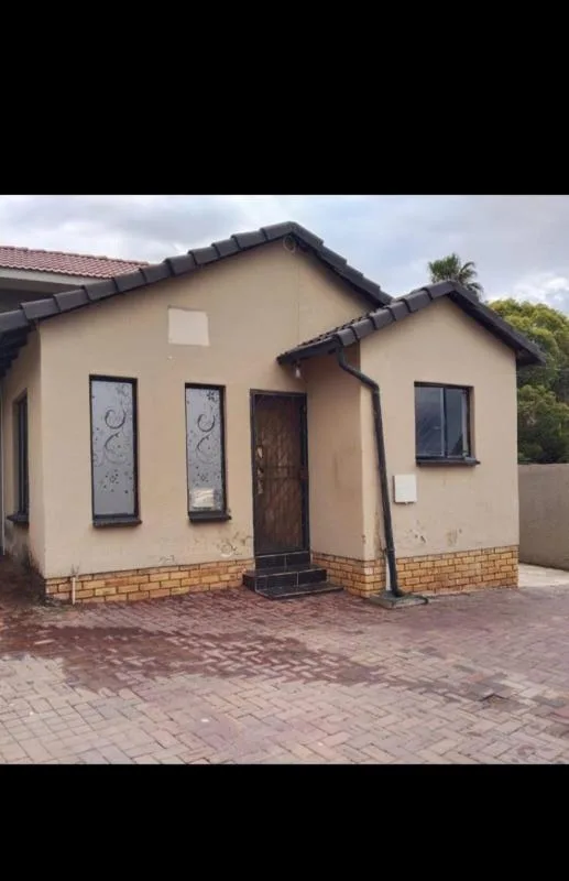 2 Bedroom House for sale in Kragbron
