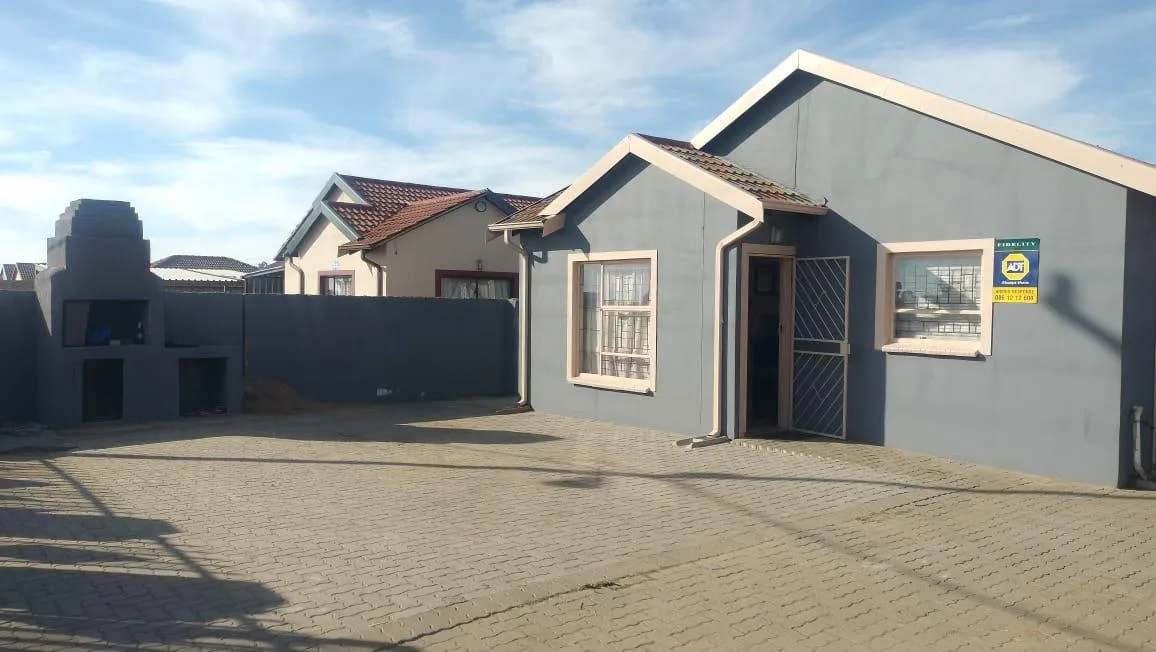 3 Bedroom House for sale in Pinehaven