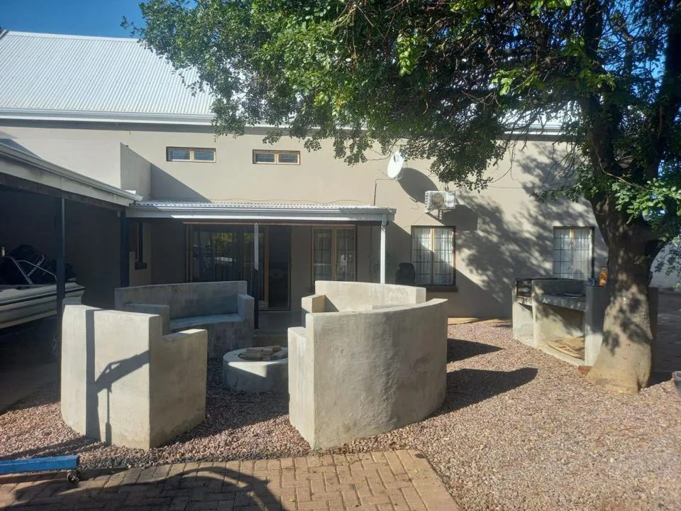 2 Bedroom House for sale in Lephalale