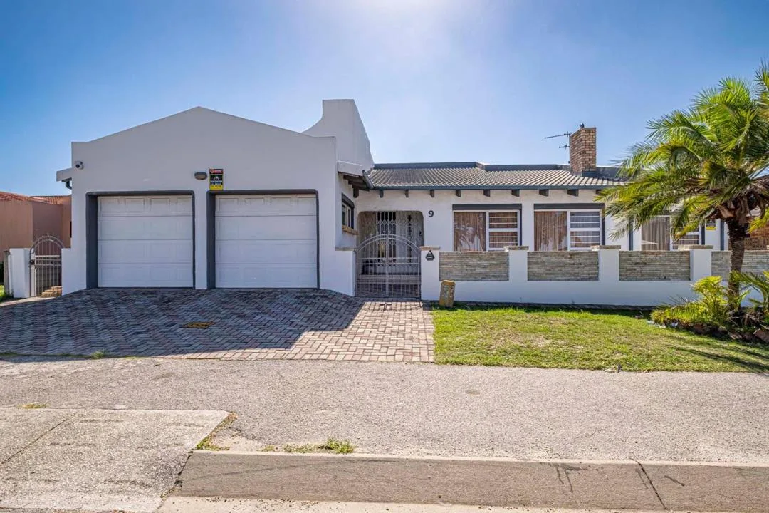 4 Bedroom House for sale in Malabar