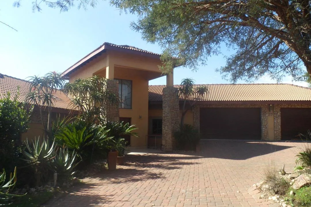 4 Bedroom House for sale in Bankenveld Golf Estate