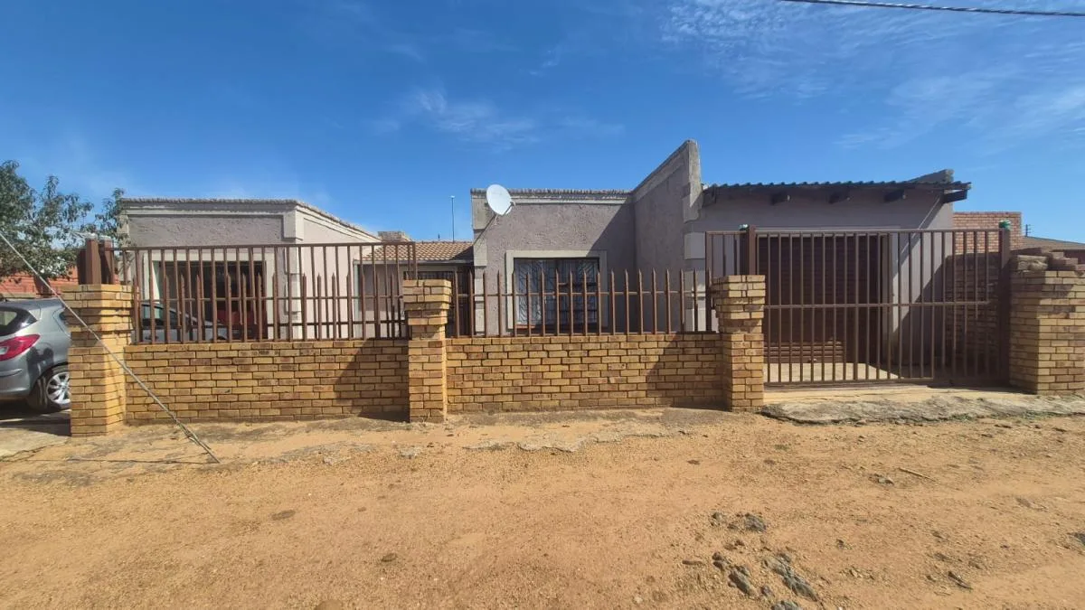 4 Bedroom House for sale in Jouberton