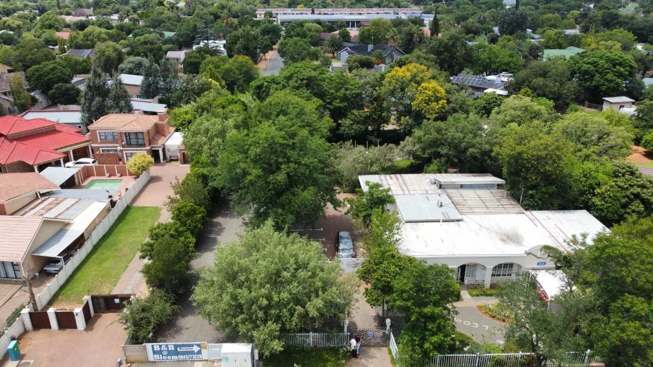 12 Bedroom House for sale in Universitas