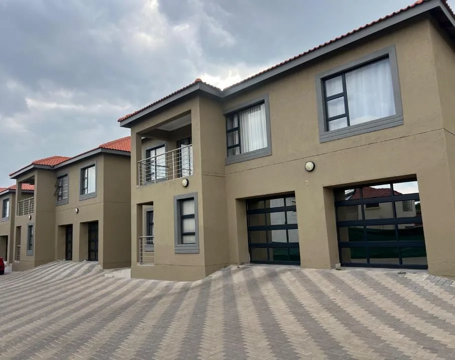 3 Bedroom Townhouse for sale in Sterpark