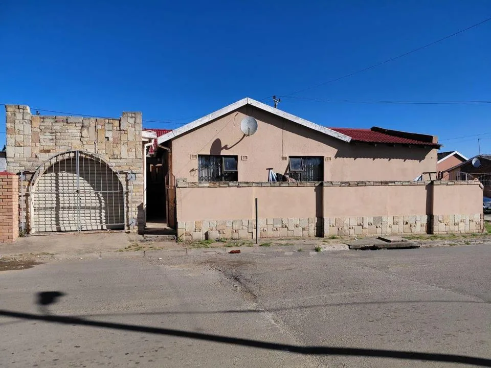 3 Bedroom House for sale in Zwelitsha