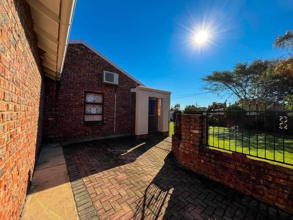 3 Bedroom House for sale in Strelitzia Park