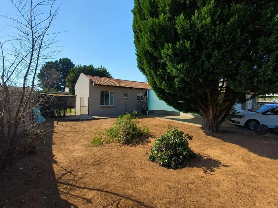 3 Bedroom Townhouse for sale in Langenhovenpark