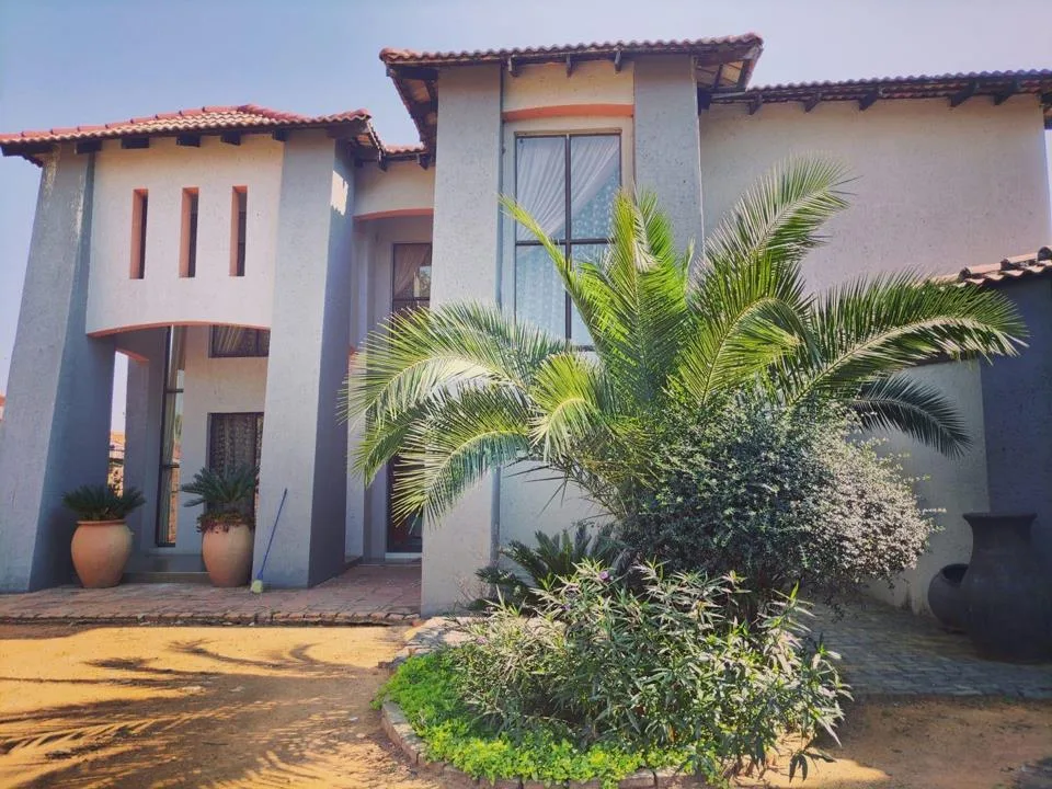 5 Bedroom House for sale in Mmabatho Unit 6