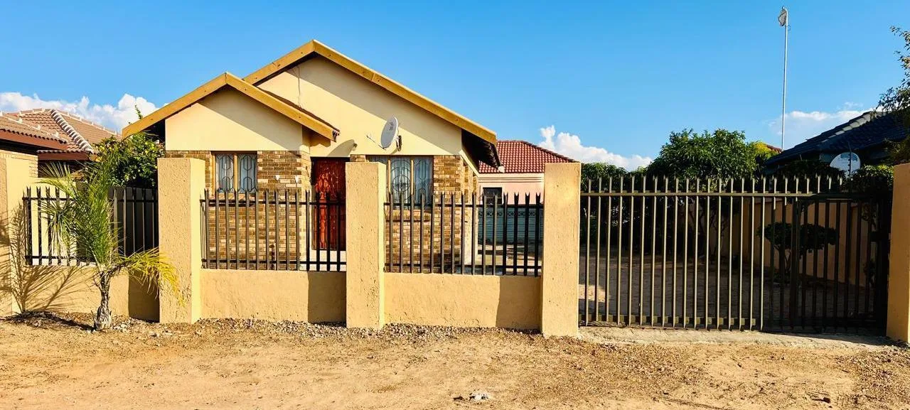 2 Bedroom House for sale in Mahlasedi Park