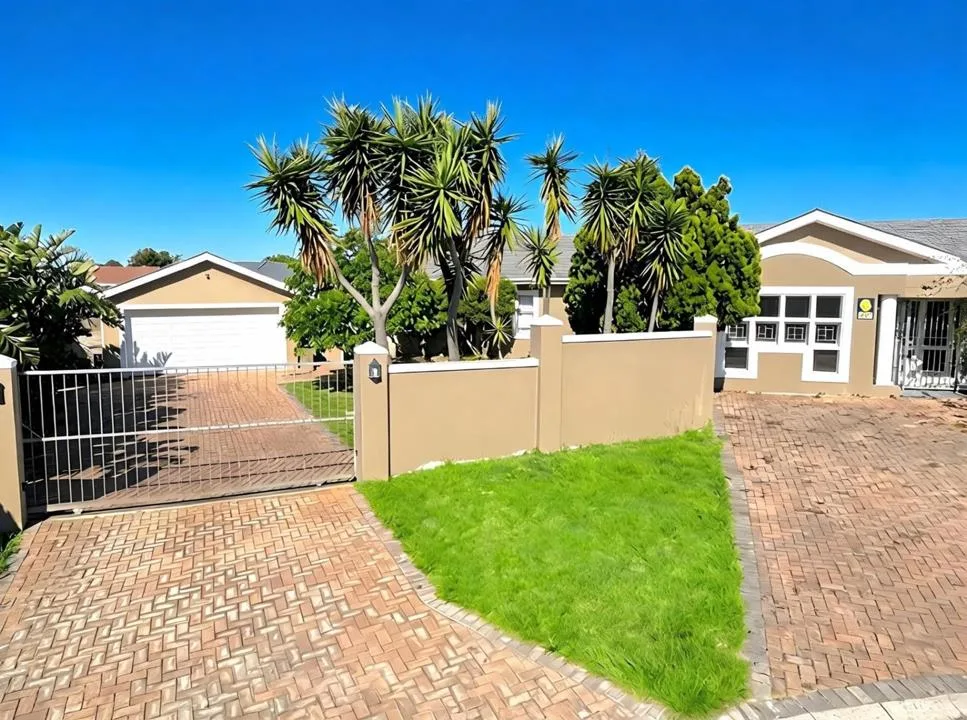 4 Bedroom House for sale in Walmer Downs