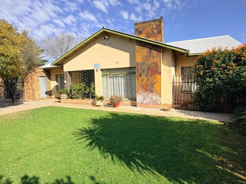 3 Bedroom House for sale in Verwoerdpark