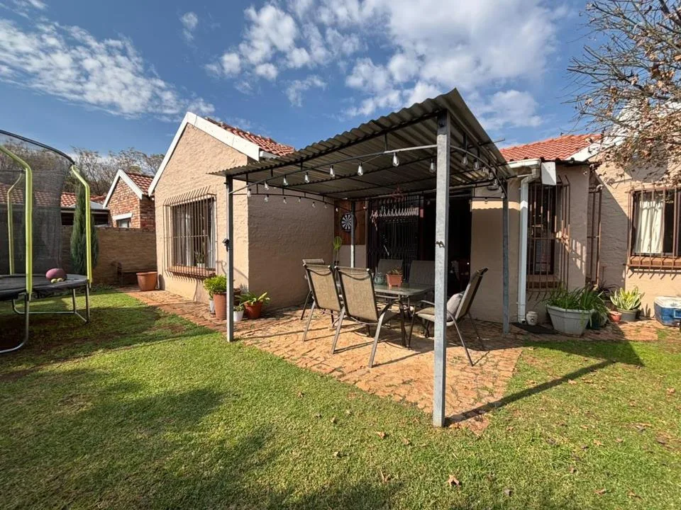 3 Bedroom House for sale in Mooivallei Park