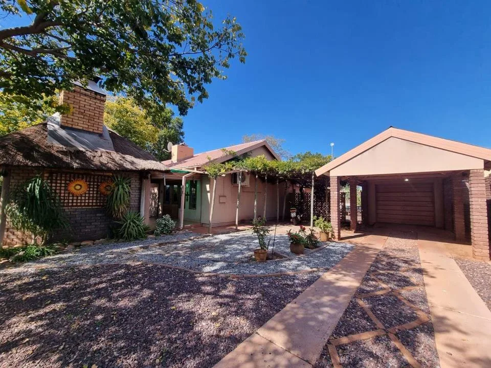4 Bedroom House for sale in Kathu