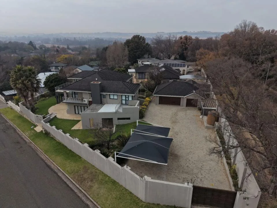 4 Bedroom House for sale in Eureka