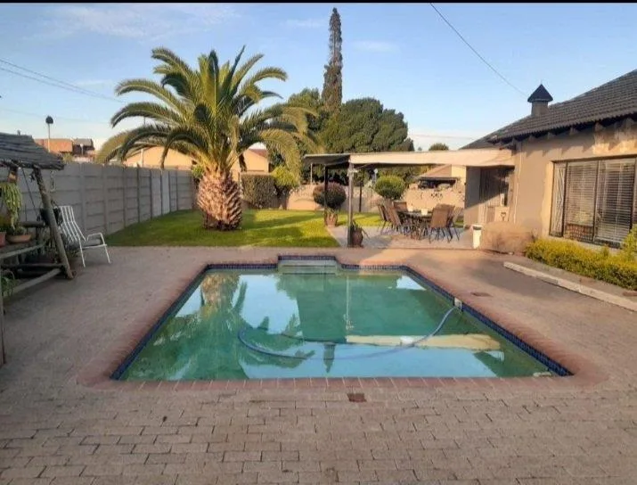 3 Bedroom House for sale in Tasbet Park Ext 2