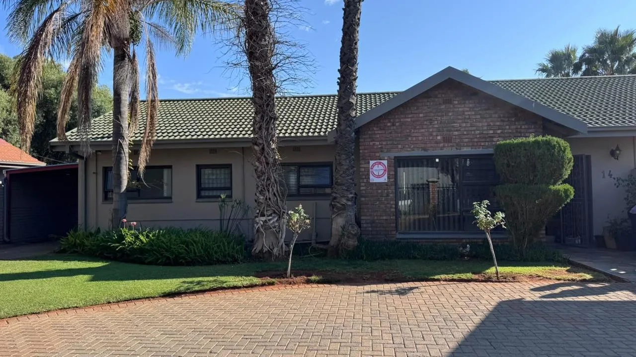 4 Bedroom House for sale in Carters Glen