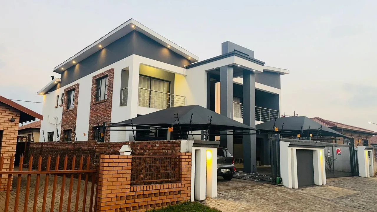 5 Bedroom House for sale in Middelburg Central