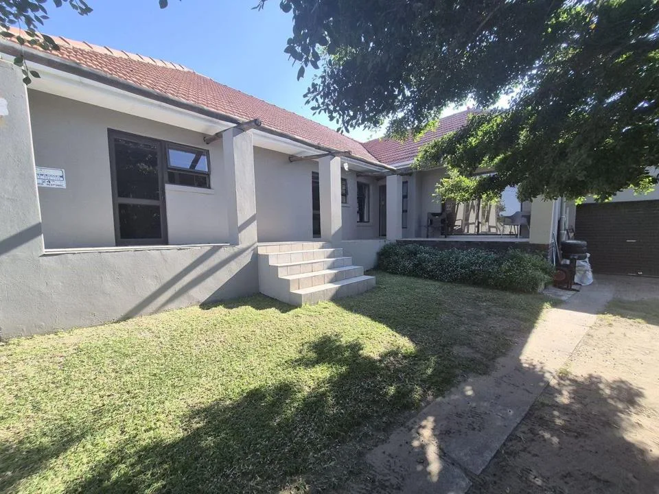 3 Bedroom House for sale in Nahoon Beach