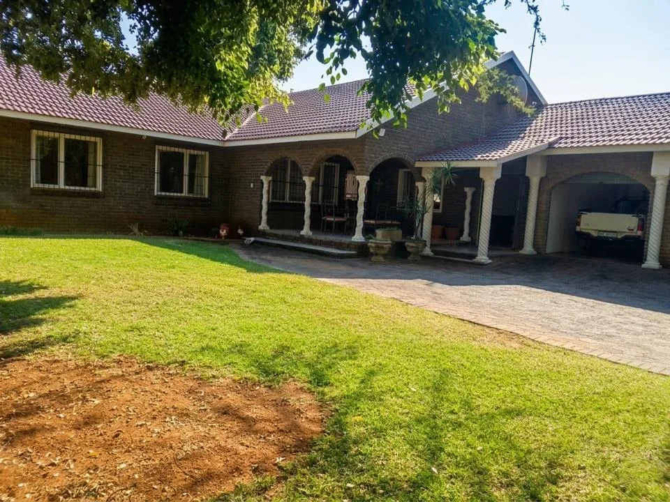 4 Bedroom House for sale in Geelhoutpark