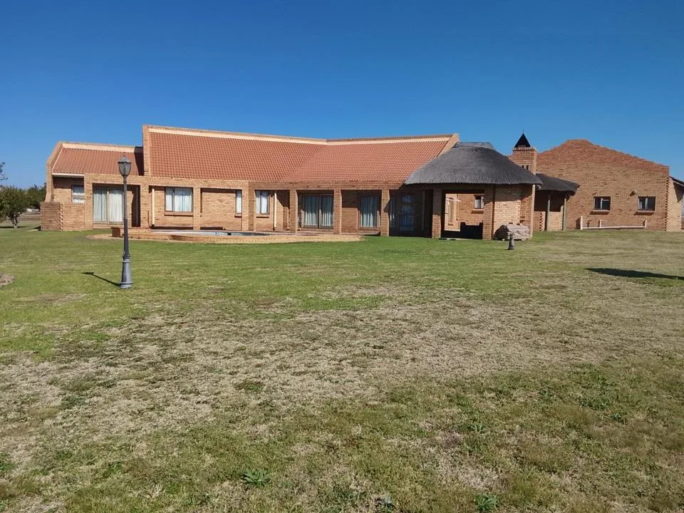 4 Bedroom House for sale in Oranjeville