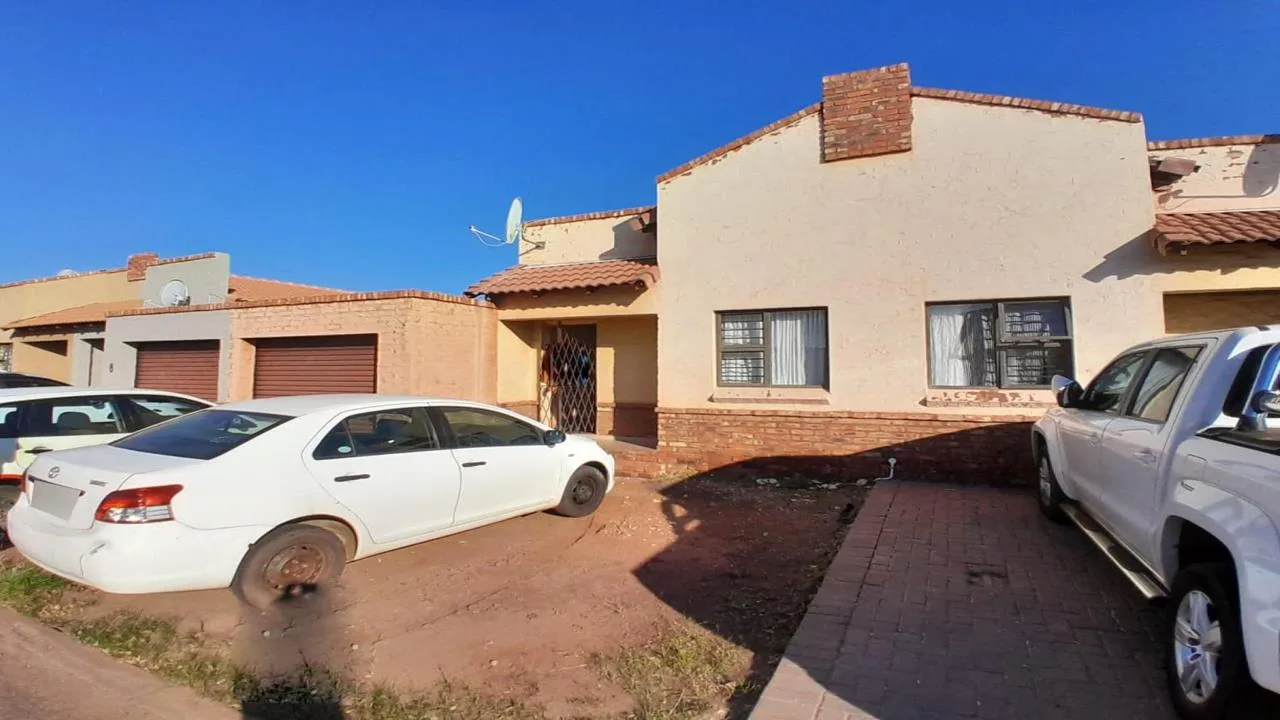 3 Bedroom House for sale in Kathu