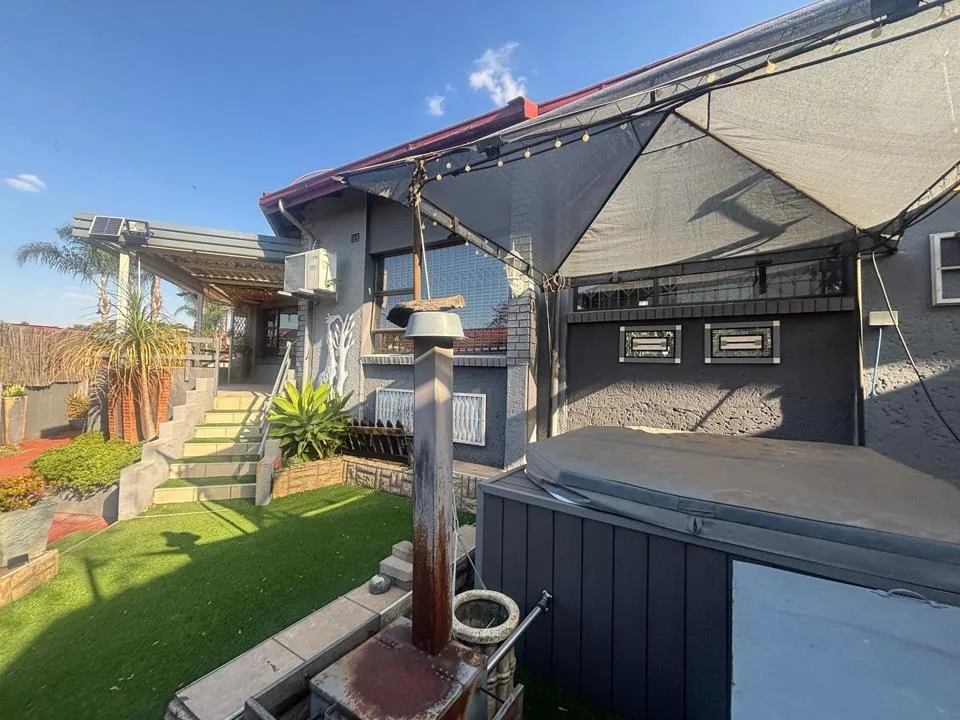 3 Bedroom Townhouse for sale in Ben Fleur