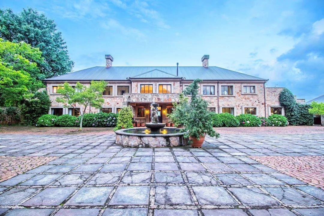 6 Bedroom House for sale in Dullstroom