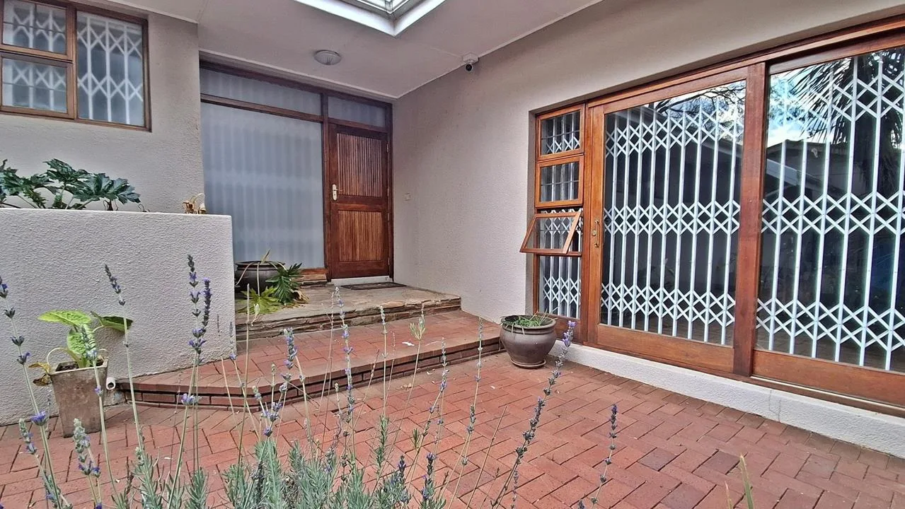 4 Bedroom House for sale in Dan Pienaar