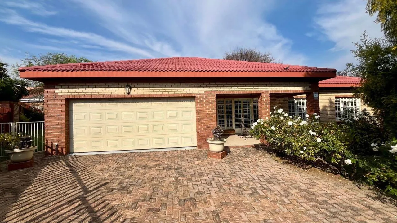 2 Bedroom Townhouse for sale in Flamwood