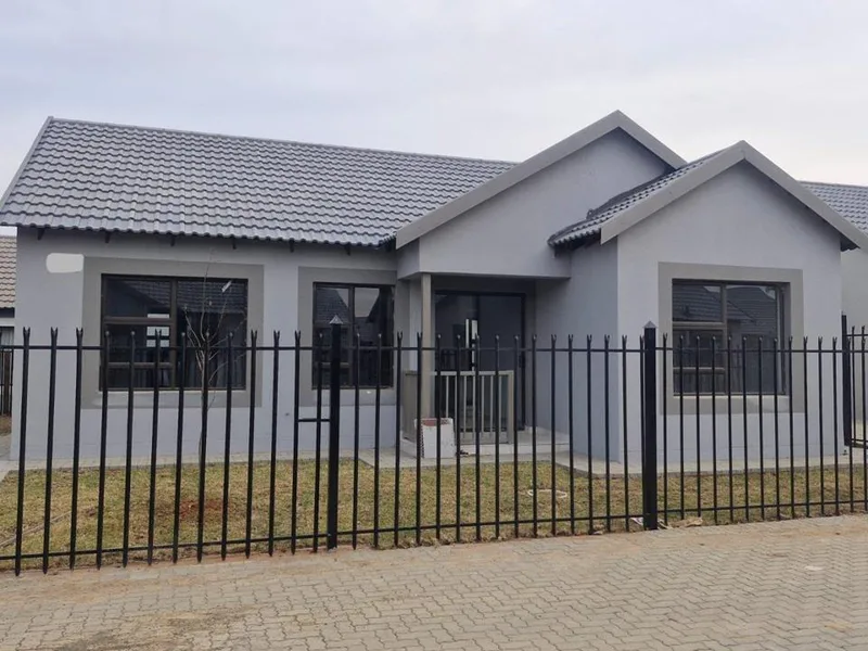 3 Bedroom House for sale in Bloemspruit