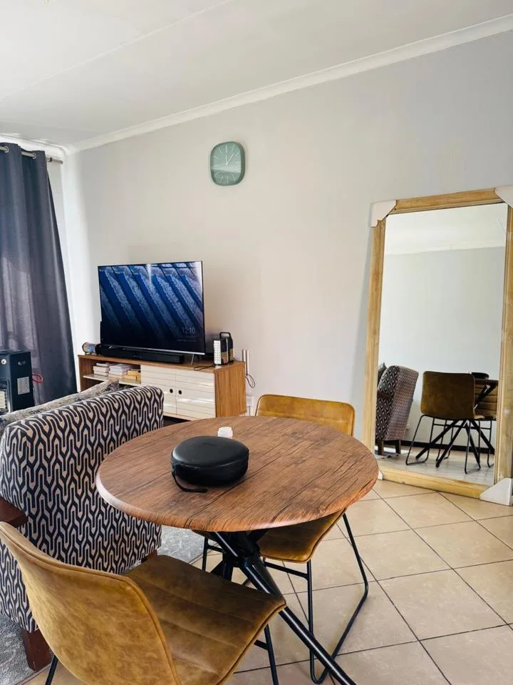 2 Bedroom House for sale in Aerorand