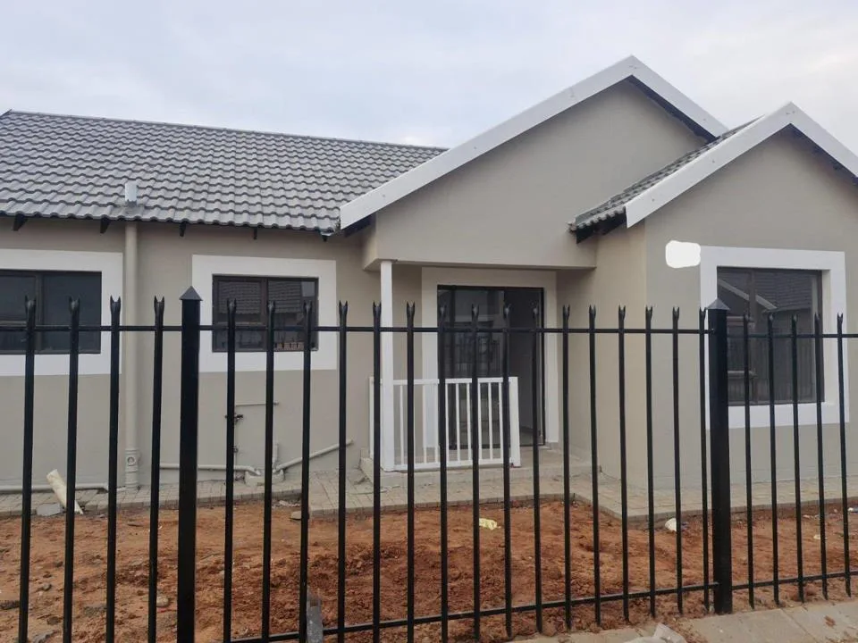 3 Bedroom House for sale in Bloemspruit