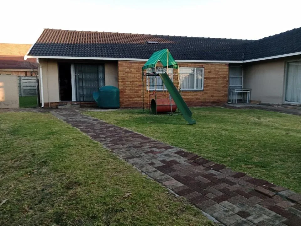 2 Bedroom Apartment / flat to rent in Suidheuwel