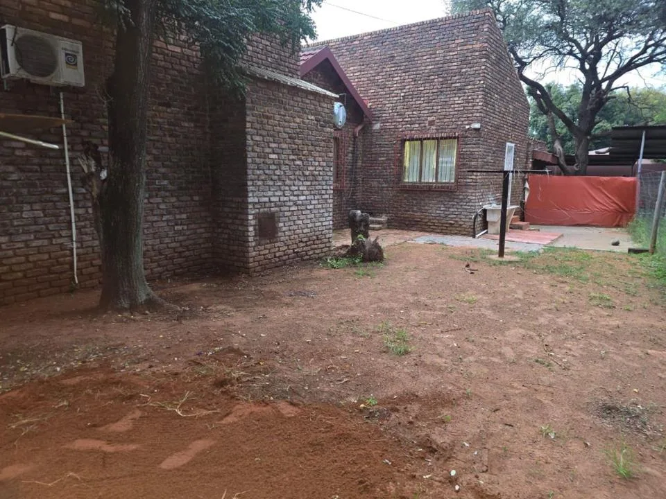 6 Bedroom House to rent in Kuruman