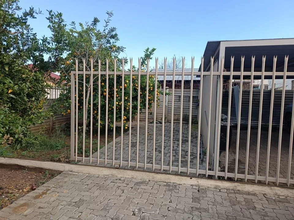 3 Bedroom House for sale in Beaconsfield