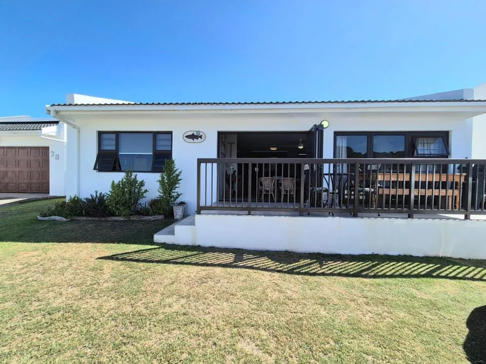 3 Bedroom House for sale in Cintsa West