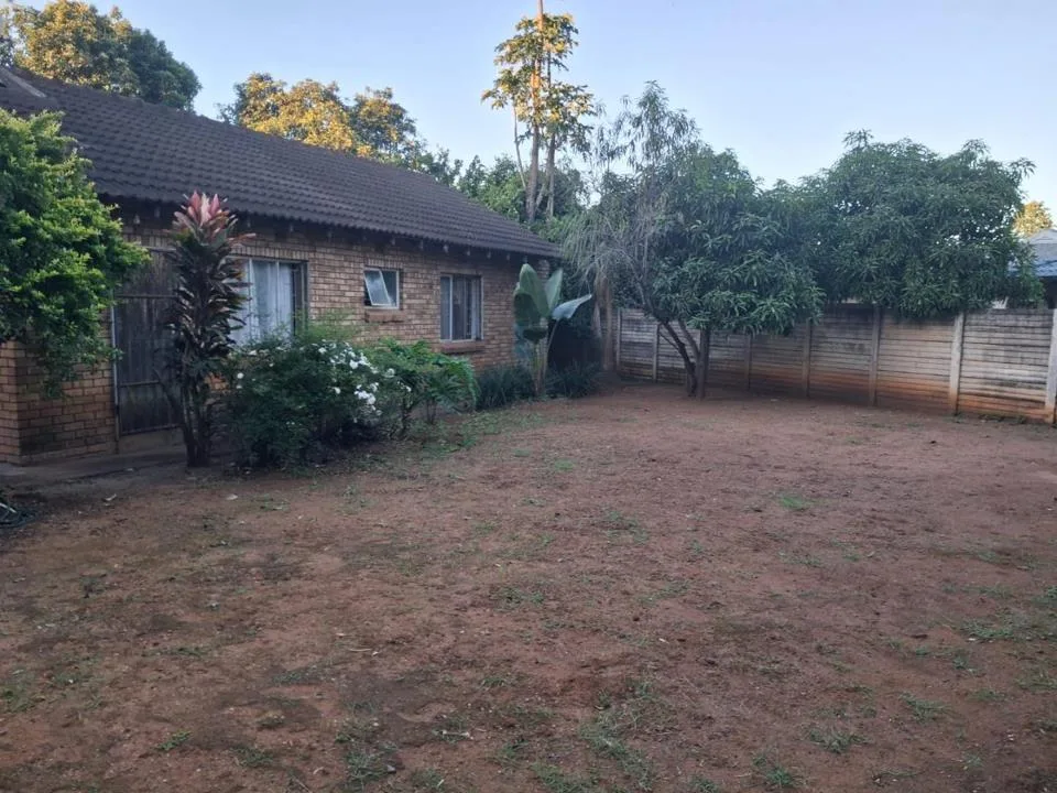 3 Bedroom House for sale in Eltivillas