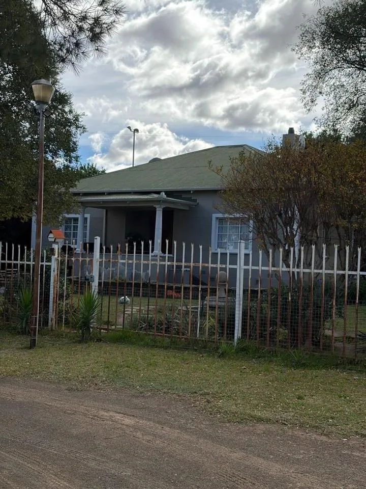 4 Bedroom House for sale in Top Town