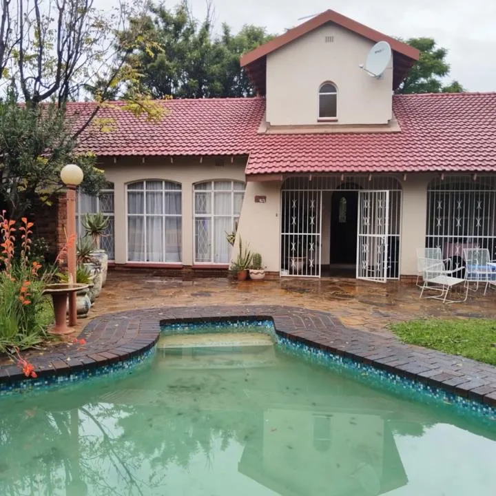 3 Bedroom House for sale in Carters Glen