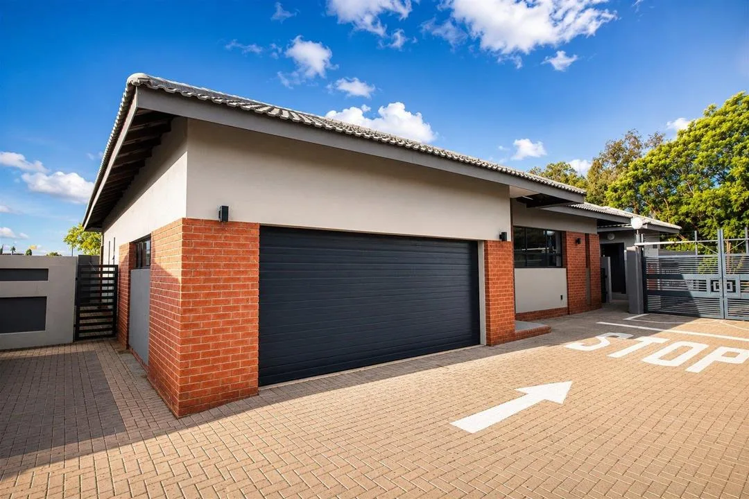 3 Bedroom Townhouse for sale in Langenhovenpark