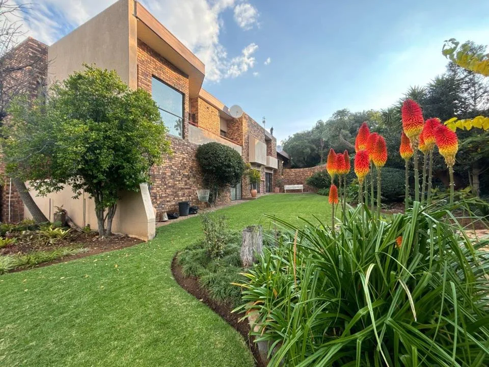 4 Bedroom House for sale in Heuwelsig