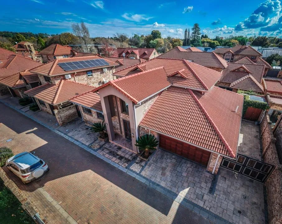 4 Bedroom House for sale in Mooivallei Park