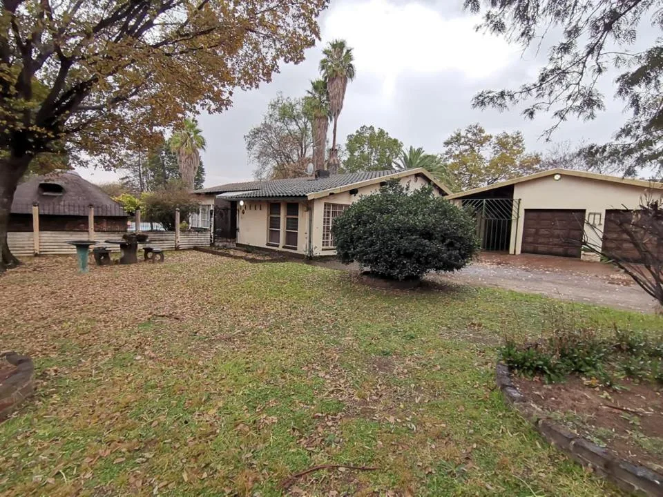 4 Bedroom House for sale in Vaalpark