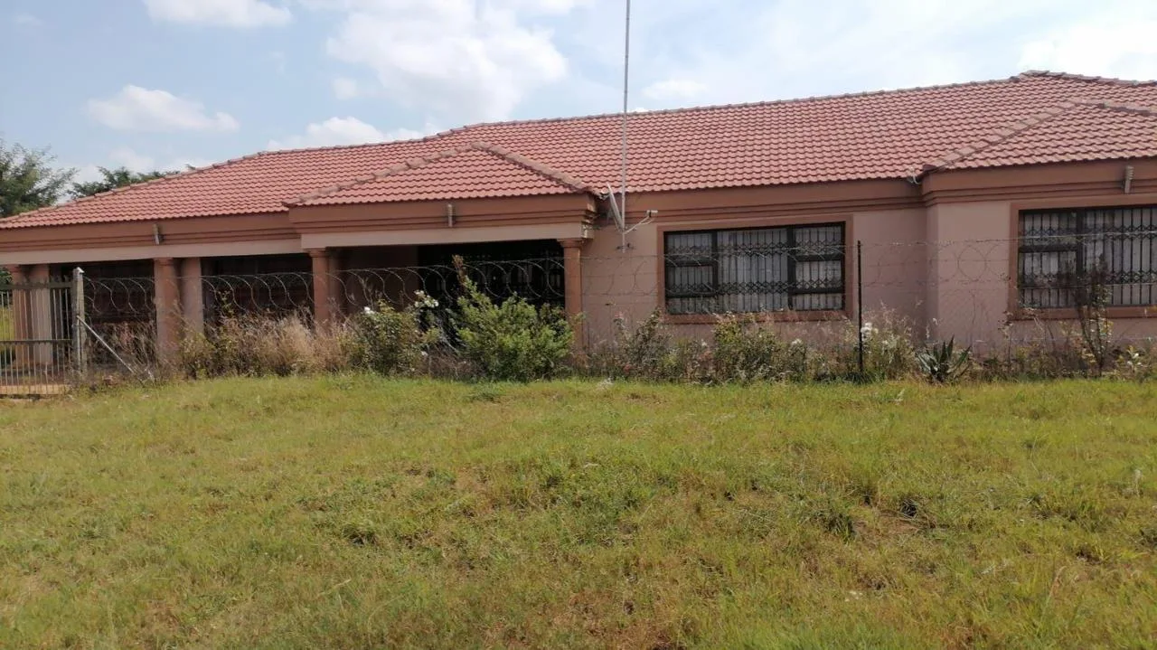4 Bedroom House for sale in Makotopong