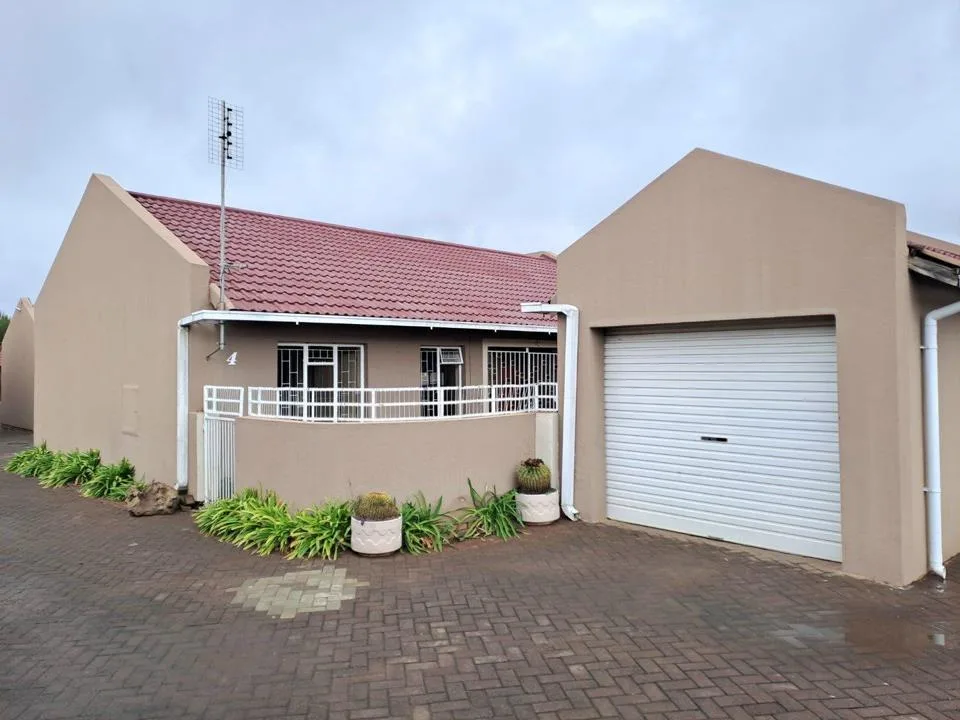 2 Bedroom Townhouse for sale in Uitsig