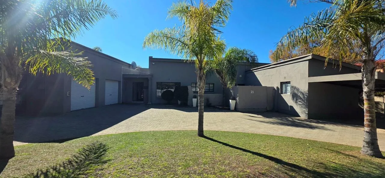 4 Bedroom House for sale in Jim Fouchepark