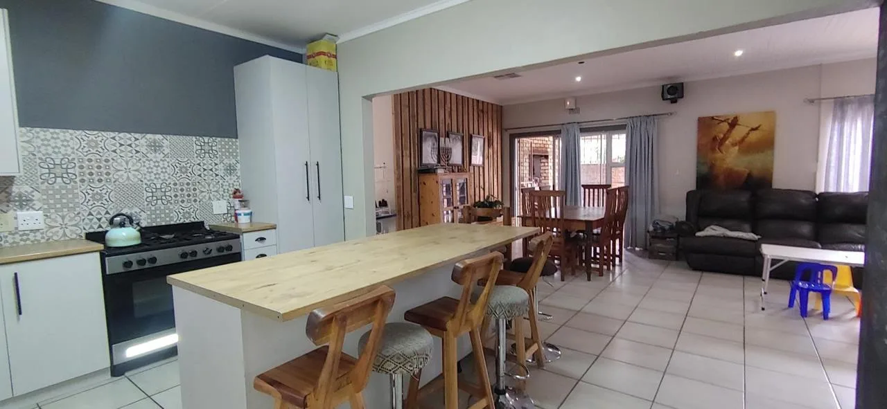 4 Bedroom House for sale in Hillcrest